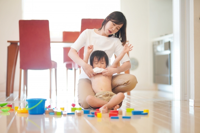 服を嫌がる子供