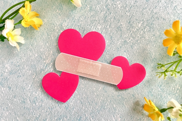 ハートに絆創膏