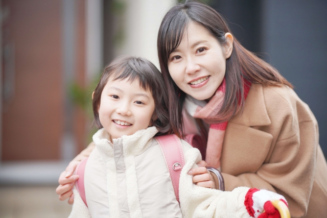 笑顔のお母さんと子供