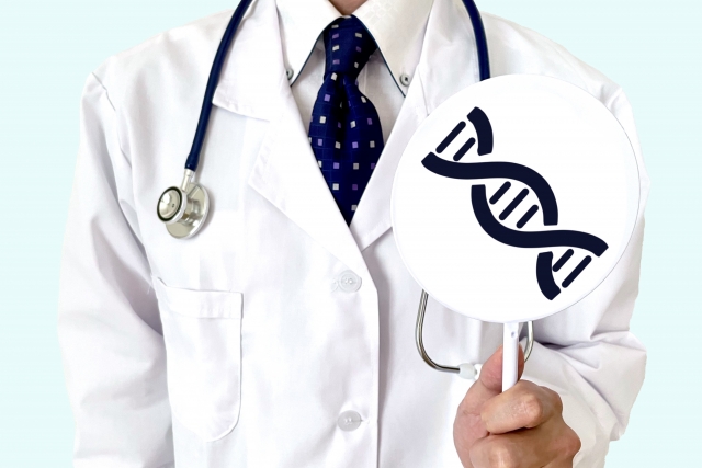 遺伝子の札をもつ医者