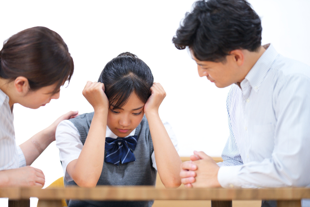 相談に乗る大人
