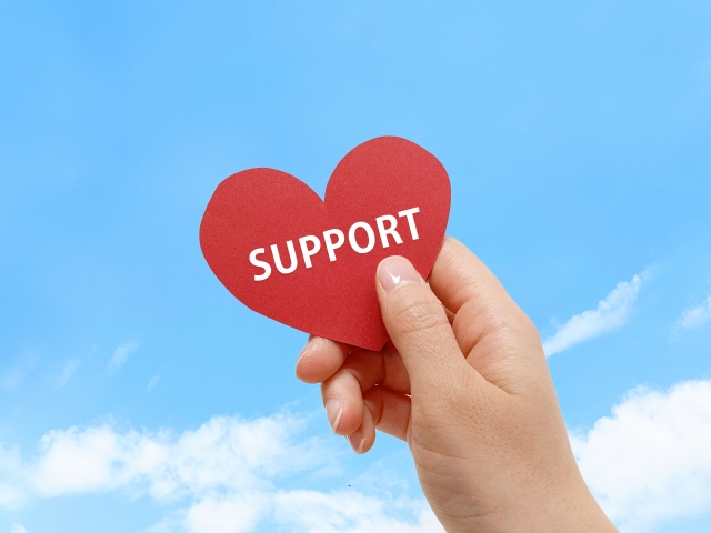 ハートの中に書かれたSUPPORT