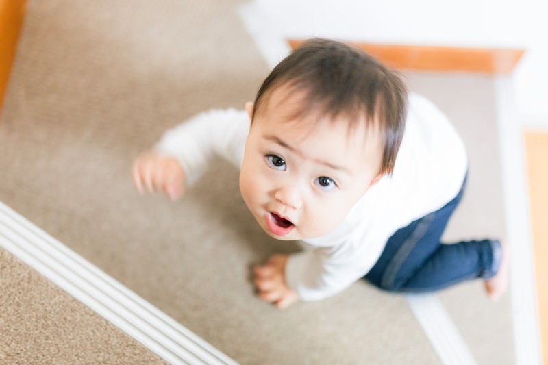 赤ちゃんが口を開けている写真