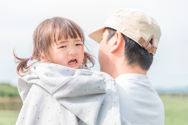 女の子が泣いている写真